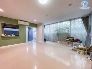 *****บ้านแฝดมือสอง ม.บ้านต้นไม้ ดอนเมือง-เทิดราชัน เนื้อที่ 40.6 ตร.ว. มาพร้อมฟังก์ชัน 3 ห้องนอน 3 ห้องน้ำ บ้านสวยพร้อมเข้าอยู่ ต่อเติมเต็มทั้งหลัง *แถมเครื่องปรับอากาศ 1 เครื่องและเครื่องปรับปรับอากาศ 1 เครื่อง บนทำเลเชื่อมต่อถนนหลายเส้นทาง และทางด่วน "ศรีสมาน"